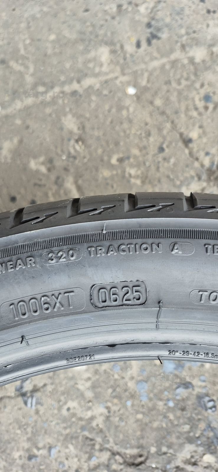 4 anvelope vara Bridgestone,fata 235/45/20,spate 255/40/20.Pretul este pe bucata 8