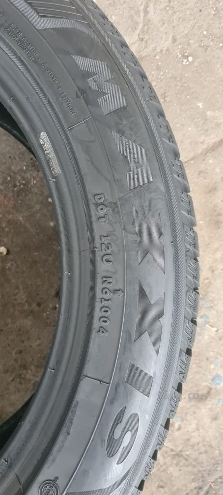 4 anvelope iarna,fata Maxxis 255/50/19,spate Falken 285/45/19.Pret/buc 3
