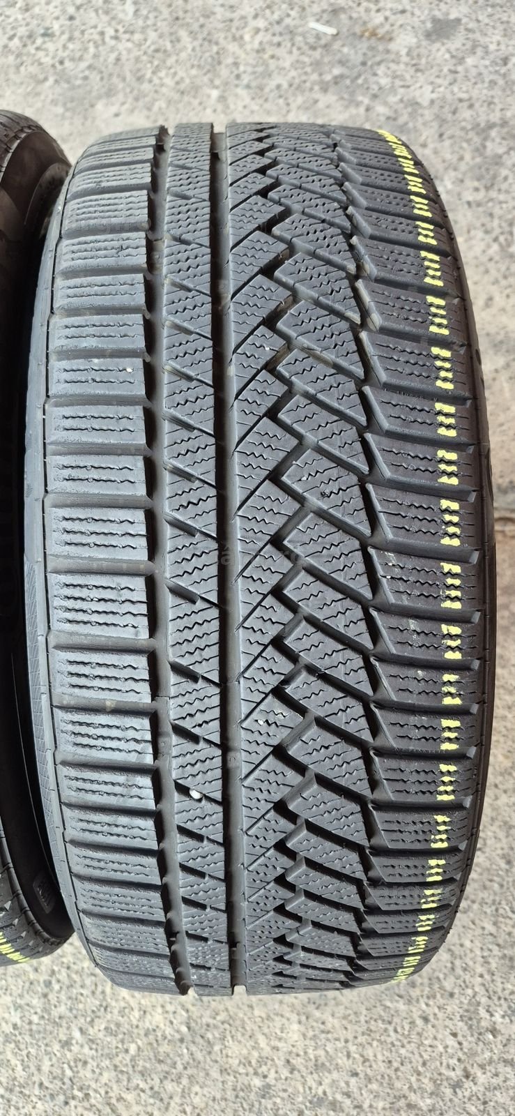 4 anvelope iarna Continental 215/40/18.Pretul este pe bucata 3