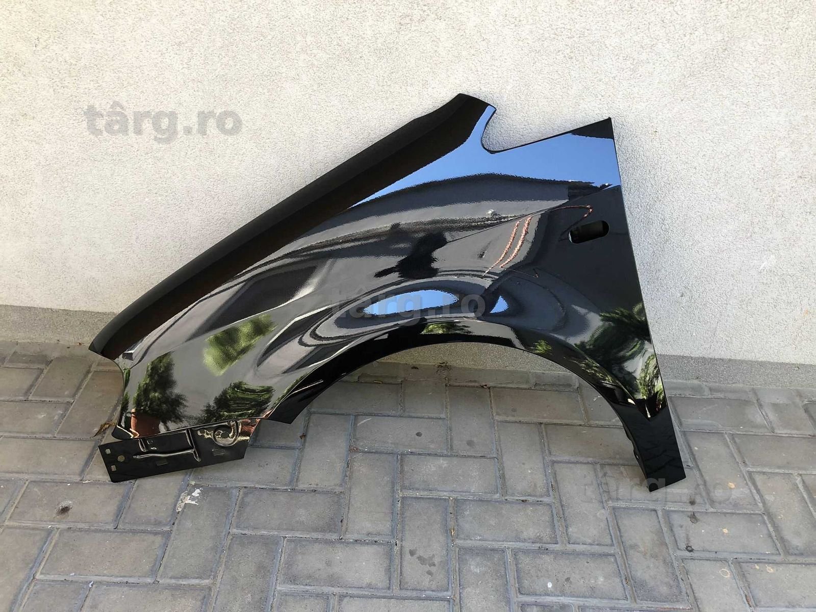 Aripa Fata Stanga VW Caddy An 2010-2015 Vopsita Negru