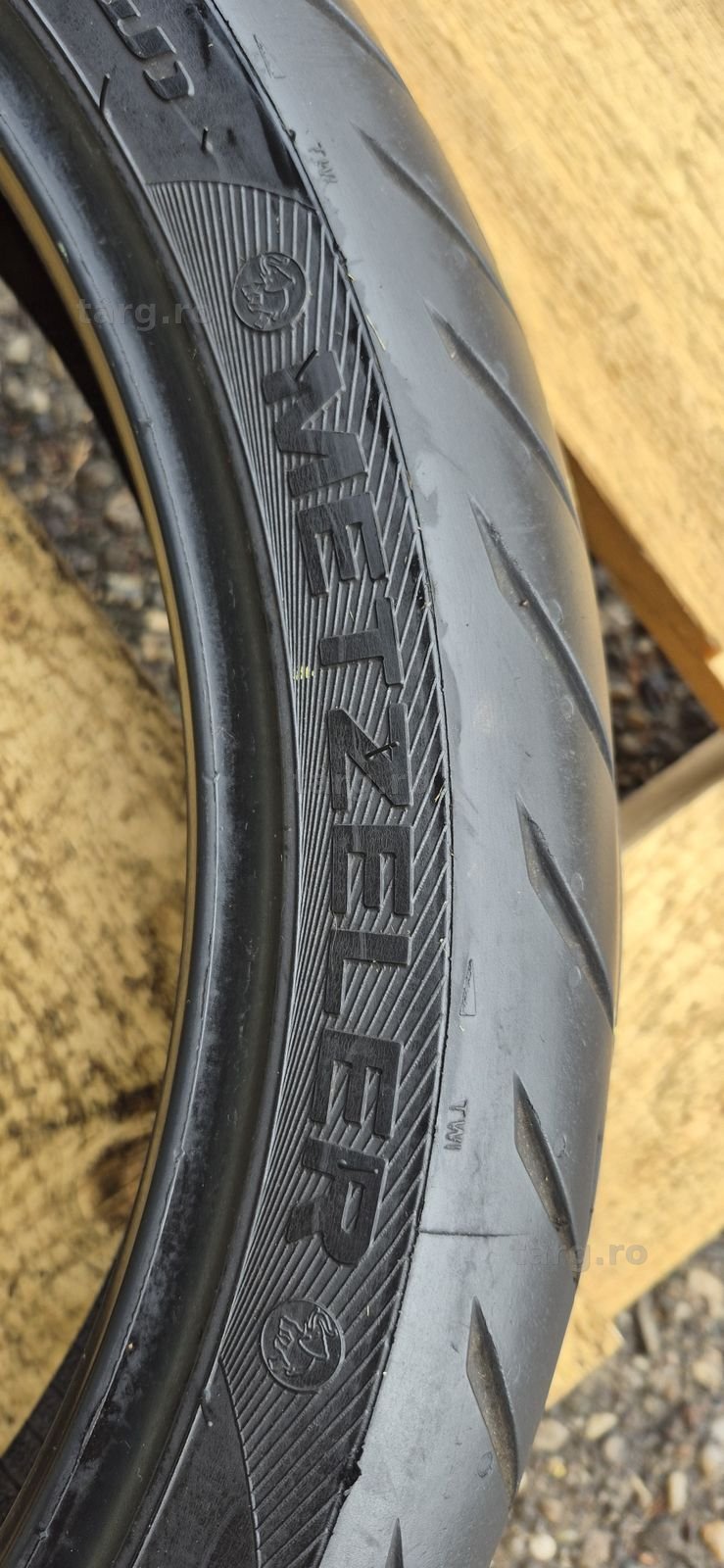 O anvelopa moto fata ca noua Metzeler 120/70ZR17 M/C. 3