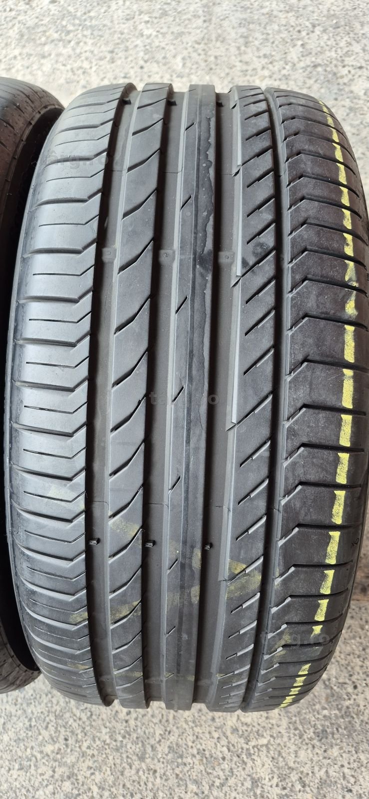 2 anvelope vara runflat ca si noi Continental 245/40/18,dot 2024.Pretul este pe bucata. 2