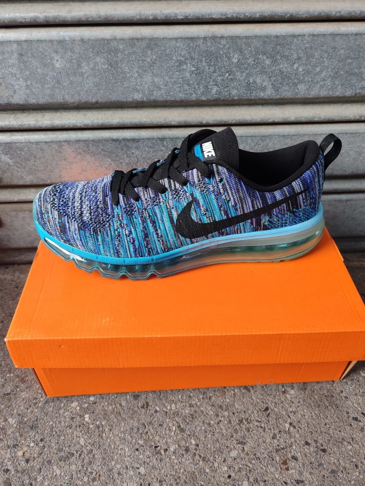Nike flyknit max  crimson bright 2