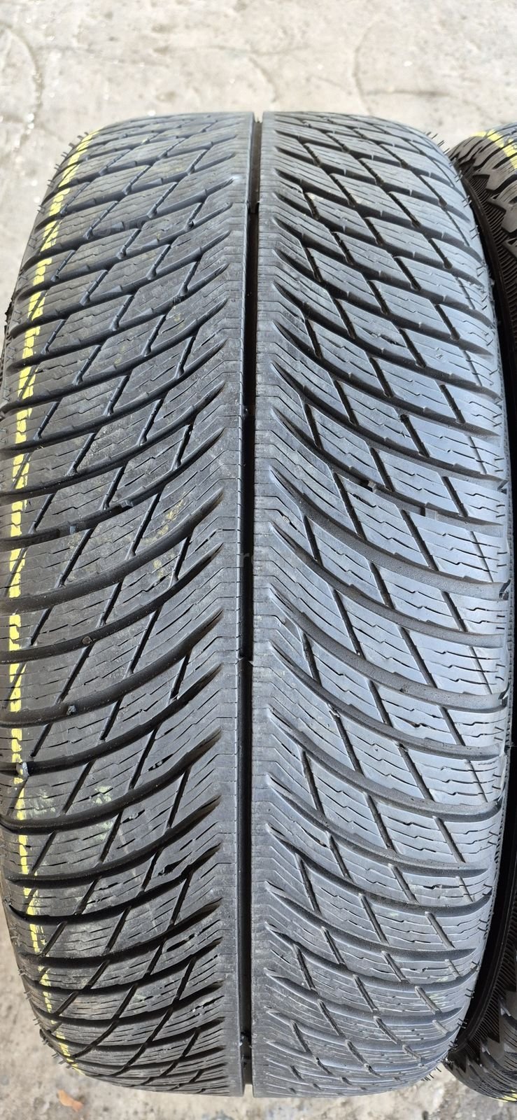 4 anvelope iarna Michelin,235/45/19.Pretul este pe bucata. 3