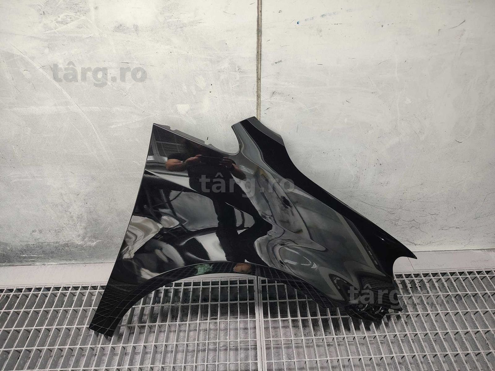 Aripa Fata Dreapta VW Touran 2010-2014 (LC9X (Negru))