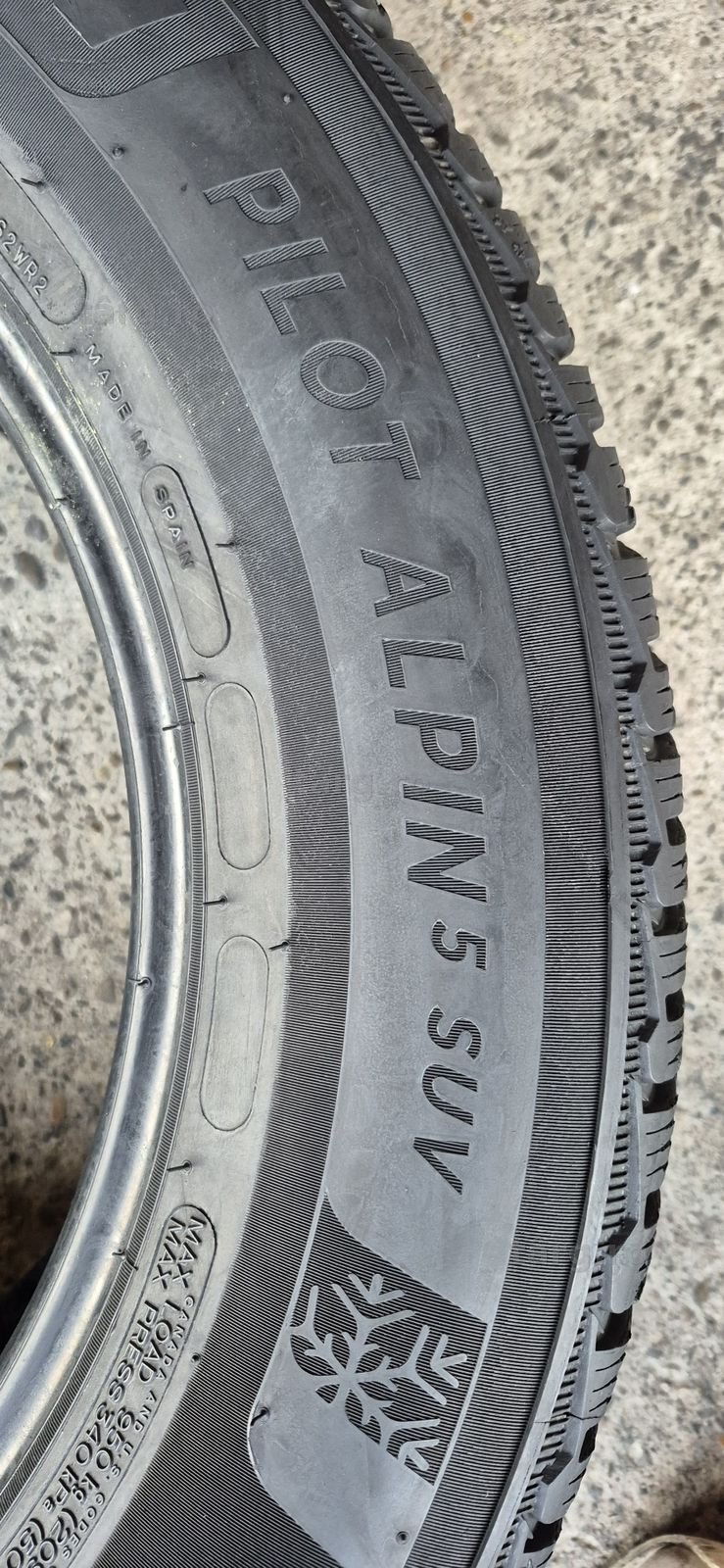 4 anvelope iarna Michelin 225/65/17.Pretul este pe bucata. 6