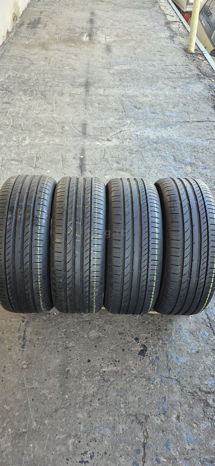 4 anvelope vara runflat Continental 225/50/18.Pretul este pe bucata.