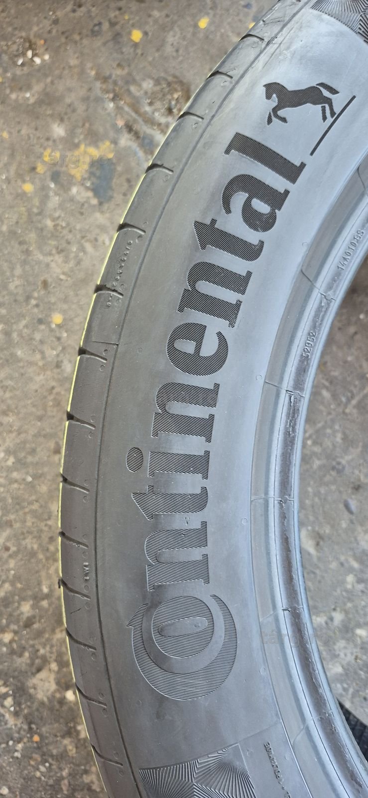 4 anvelope vara Continental,fata 235/50/18,spate 255/45/18.Pretul este pe bucata. 4