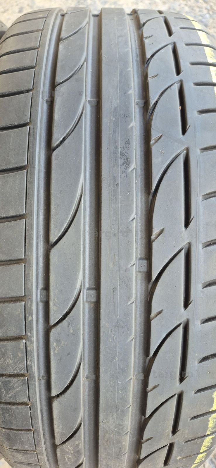 4 anvelope vara Bridgestone 225/40/19.Pretul este pe bucata 3