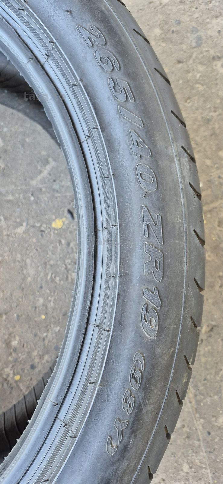 2 anvelope vara Pirelli 265/40/19.Pretul este pe bucata. 5