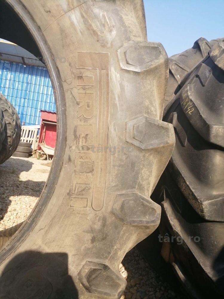 650/65r42 Pirelli 4