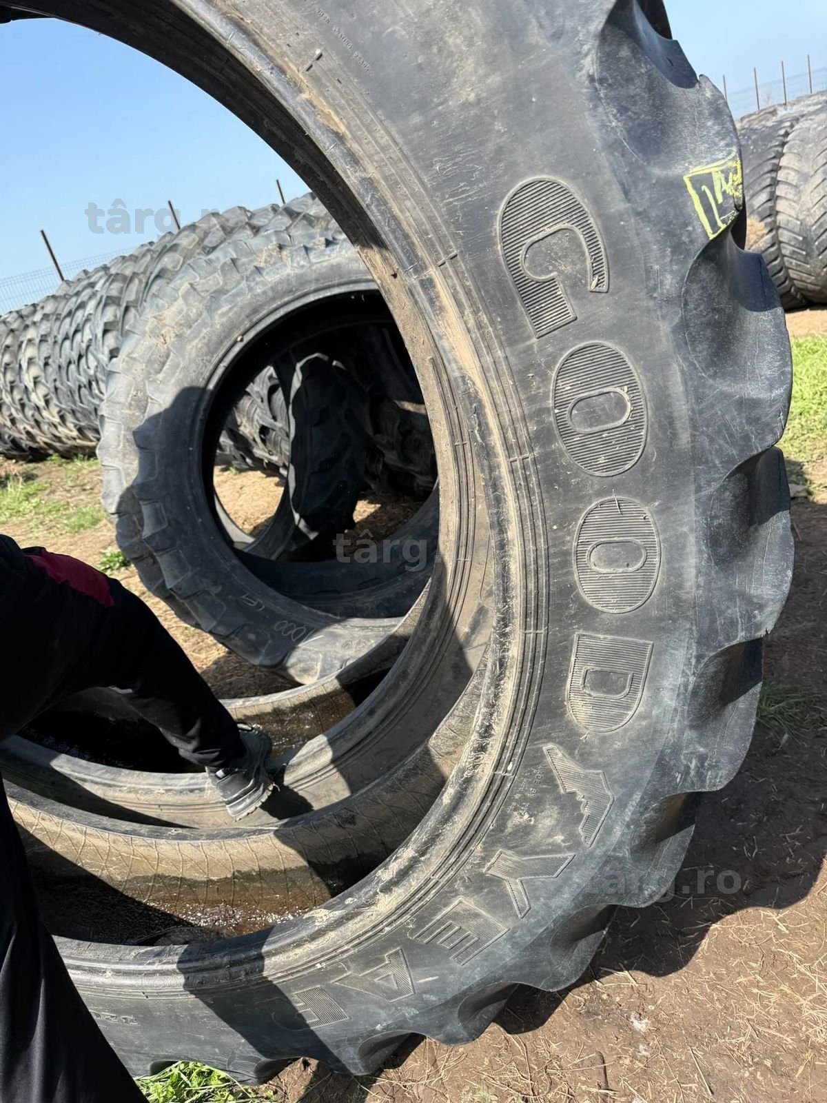 Anvelope 300/105 R54 3
