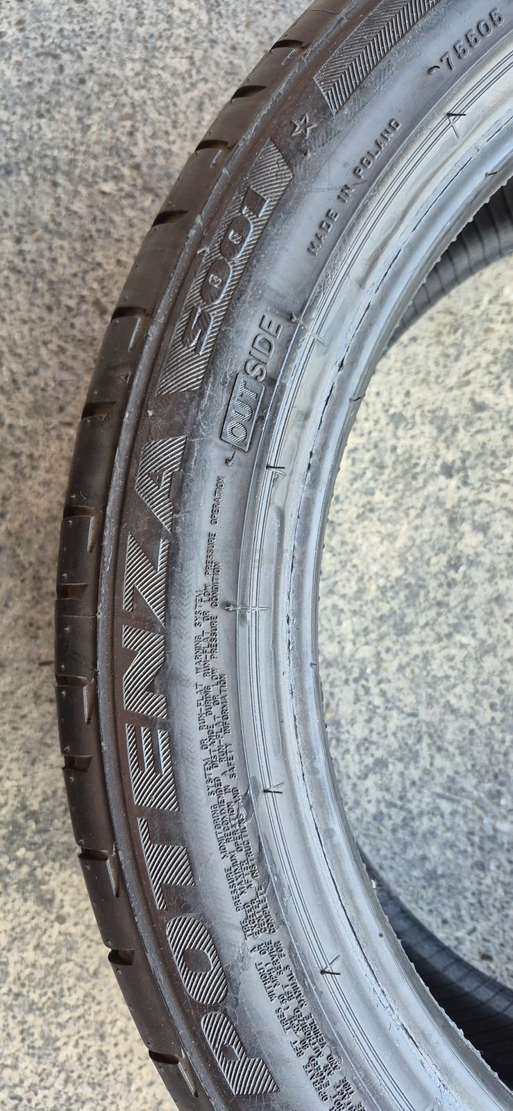 4 anvelope vara runflat Bridgestone,fata 225/45/18,spate 255/40/18.Pretul  este pe bucata 4