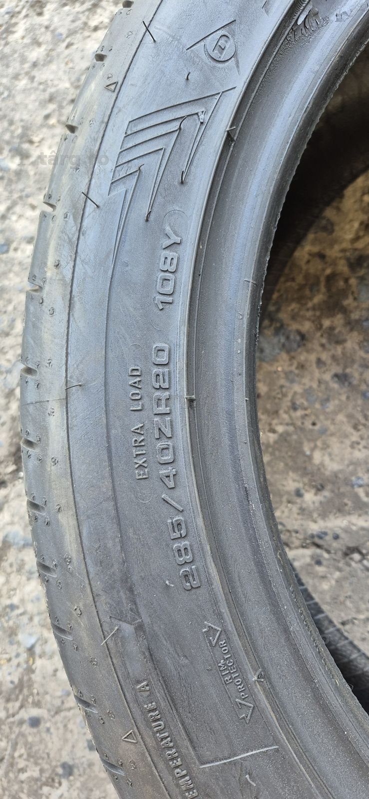 4 anvelope vara ca noi,fata Michelin 255/45/20,spate Dunlop 285/40/20.Pretul este pe bucata 8