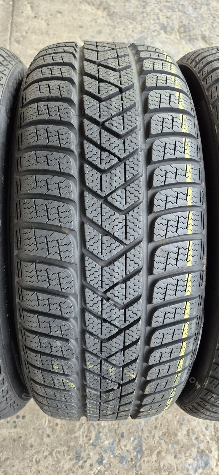 4 anvelope iarna ca noi Pirelli 225/40/19.Pret/bucata. 3