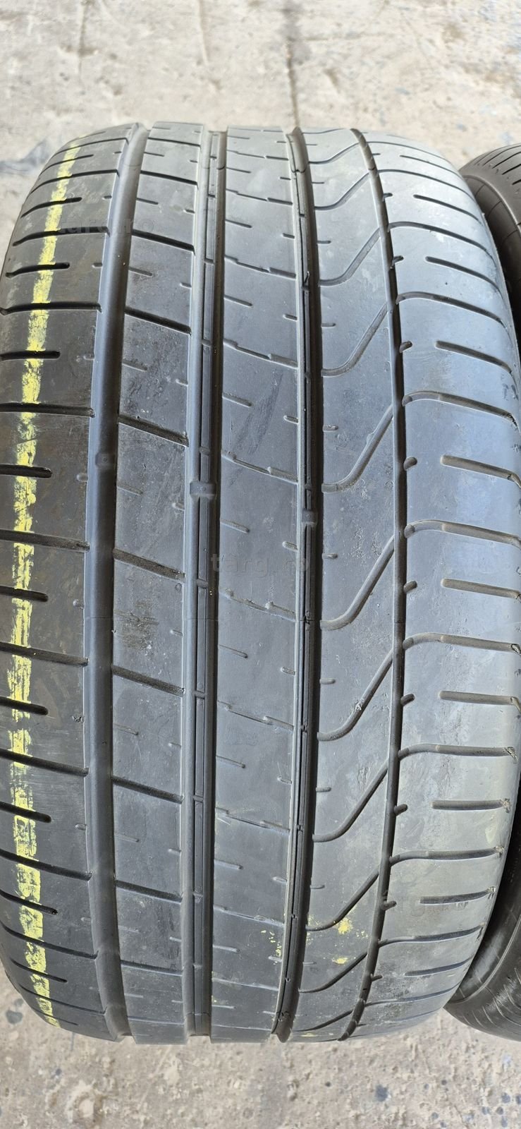 2 anvelope vara Pirelli 265/40/19.Pretul este pe bucata. 2