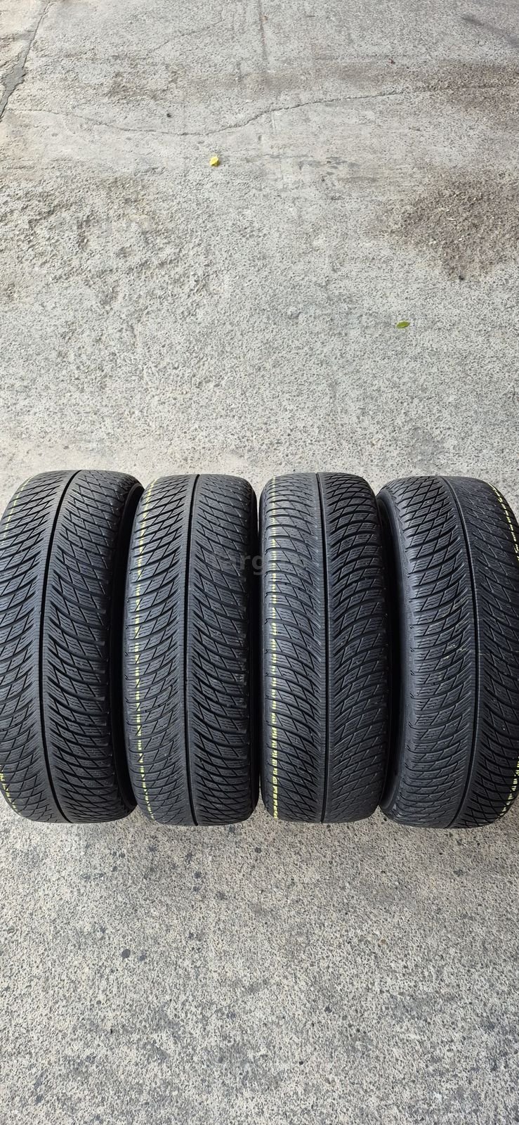 4 anvelope iarna Michelin 225/65/17.Pretul este pe bucata.