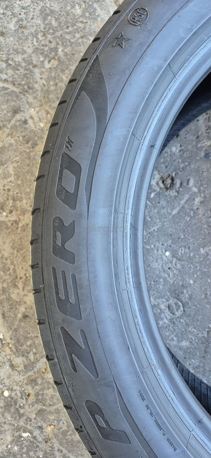 4 anvelope vara runflat Pirelli,fata 275/45/20,spate 305/40/20.Pretul este pe bucata. 4