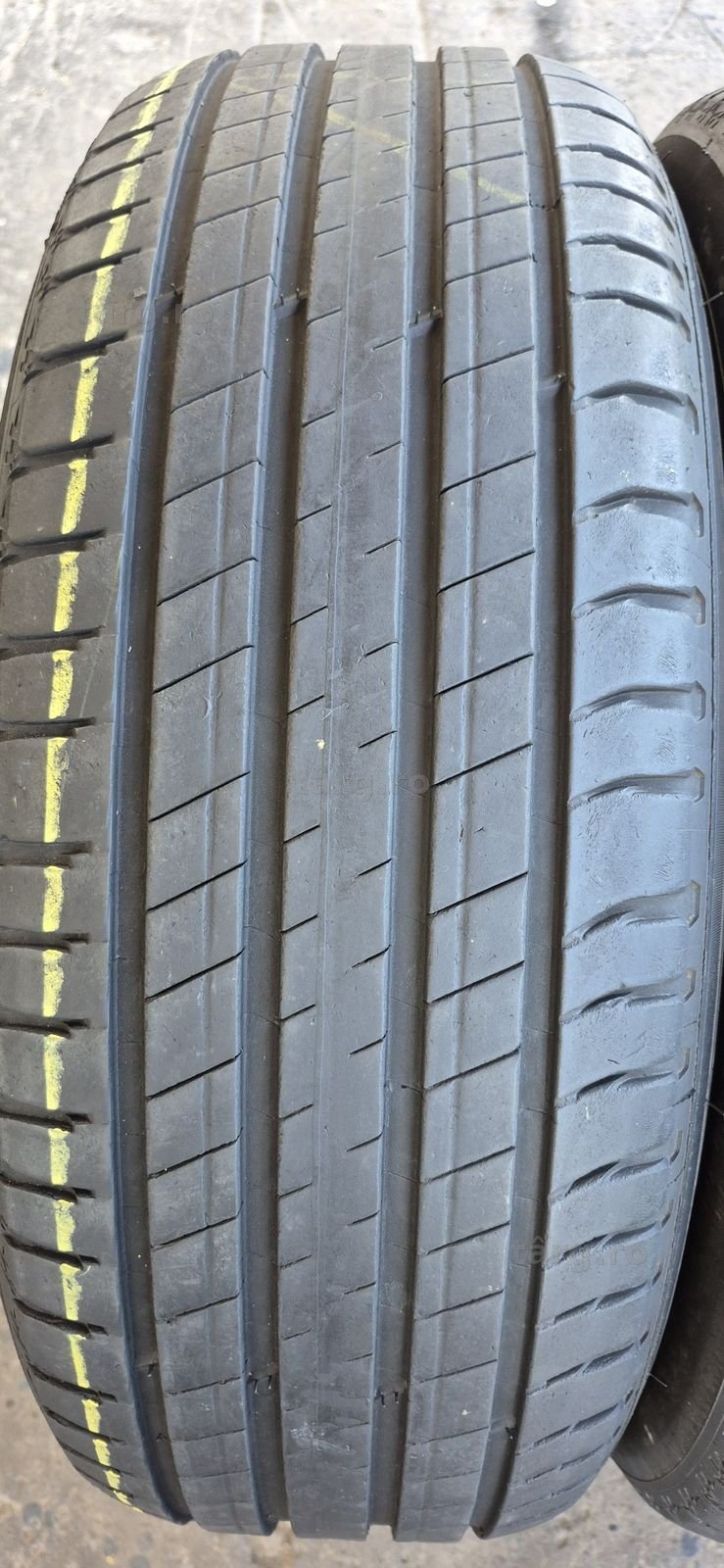 4 anvelope vara Michelin 235/65/17.Pretul este pe bucata. 3