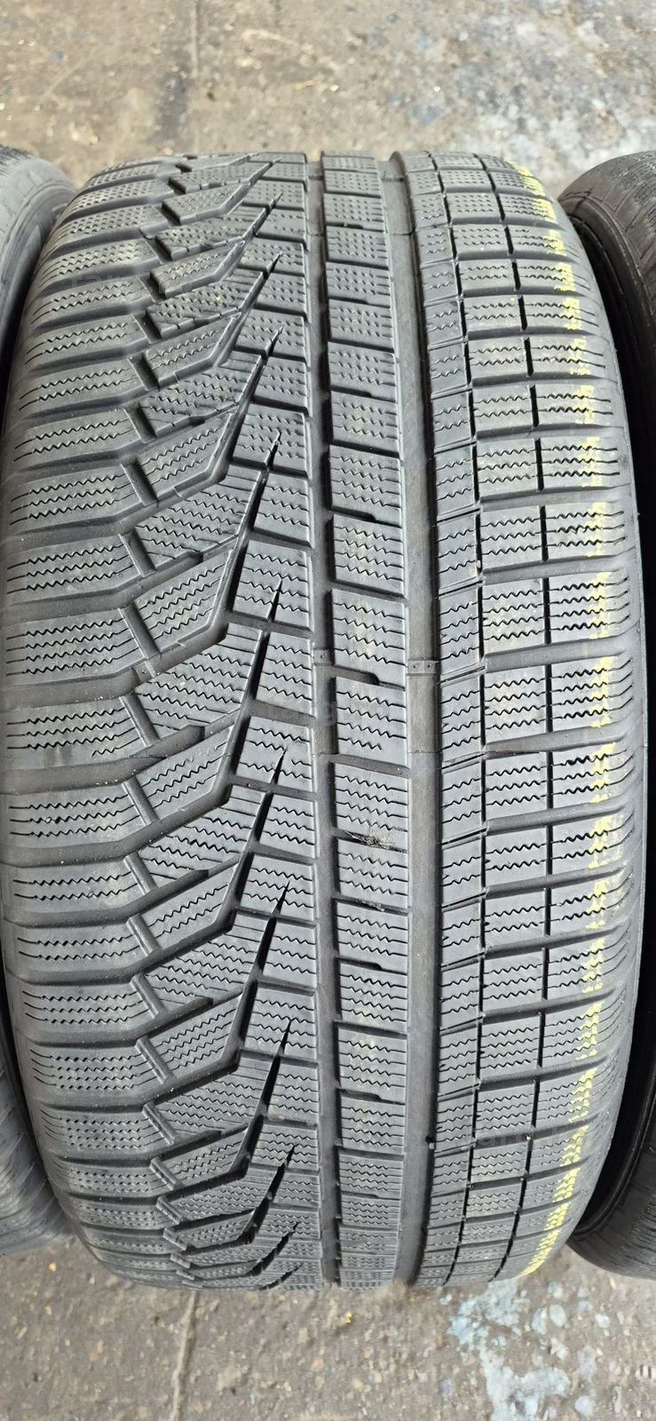 4 anvelope iarna Hankook 285/45/21.Pretul este pe bucata. 3