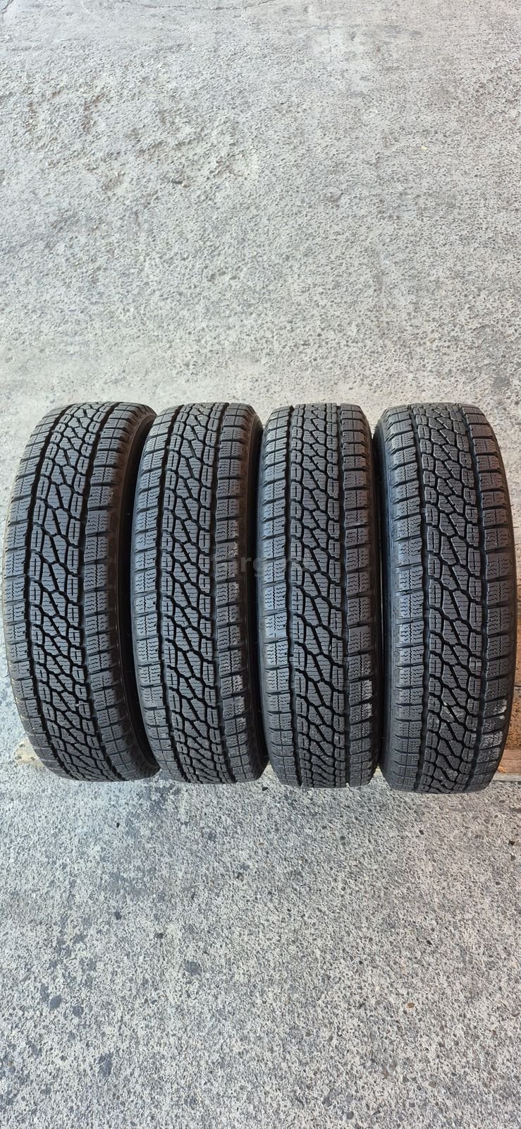 4 anvelope iarna ca noi Firestone 165/70/14C.Pretul este pe bucata.