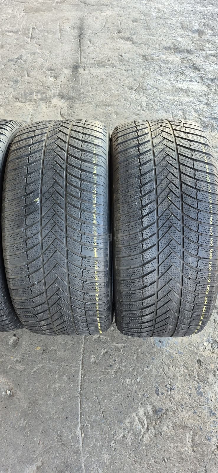 4 anvelope iarna Bridgestone,fata 255/50/19,spate 285/45/19.Pret/buc. 3