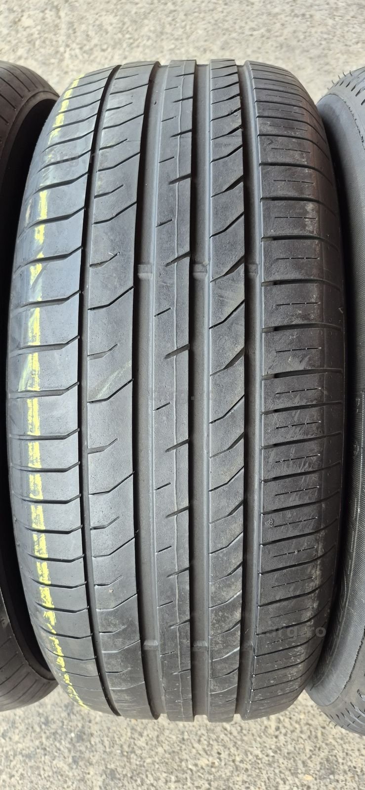 4 anvelope vara 235/60/17,doua Nexen,doua Michelin.Pretul este pe bucata. 2