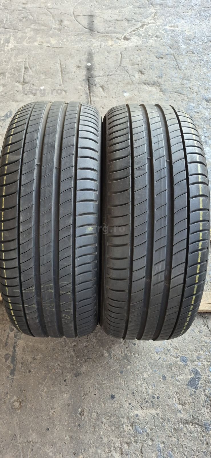 2 anvelope vara Michelin 215/50/18.Pretul este pe bucata.