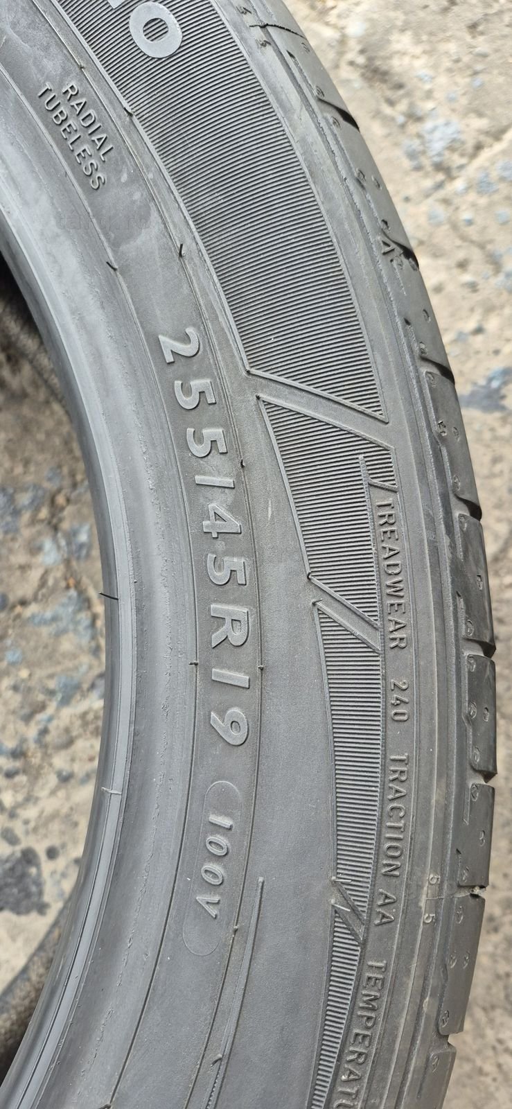 2 anvelope vara ca noi Dunlop 255/45/19.Pretul este pe bucata. 5