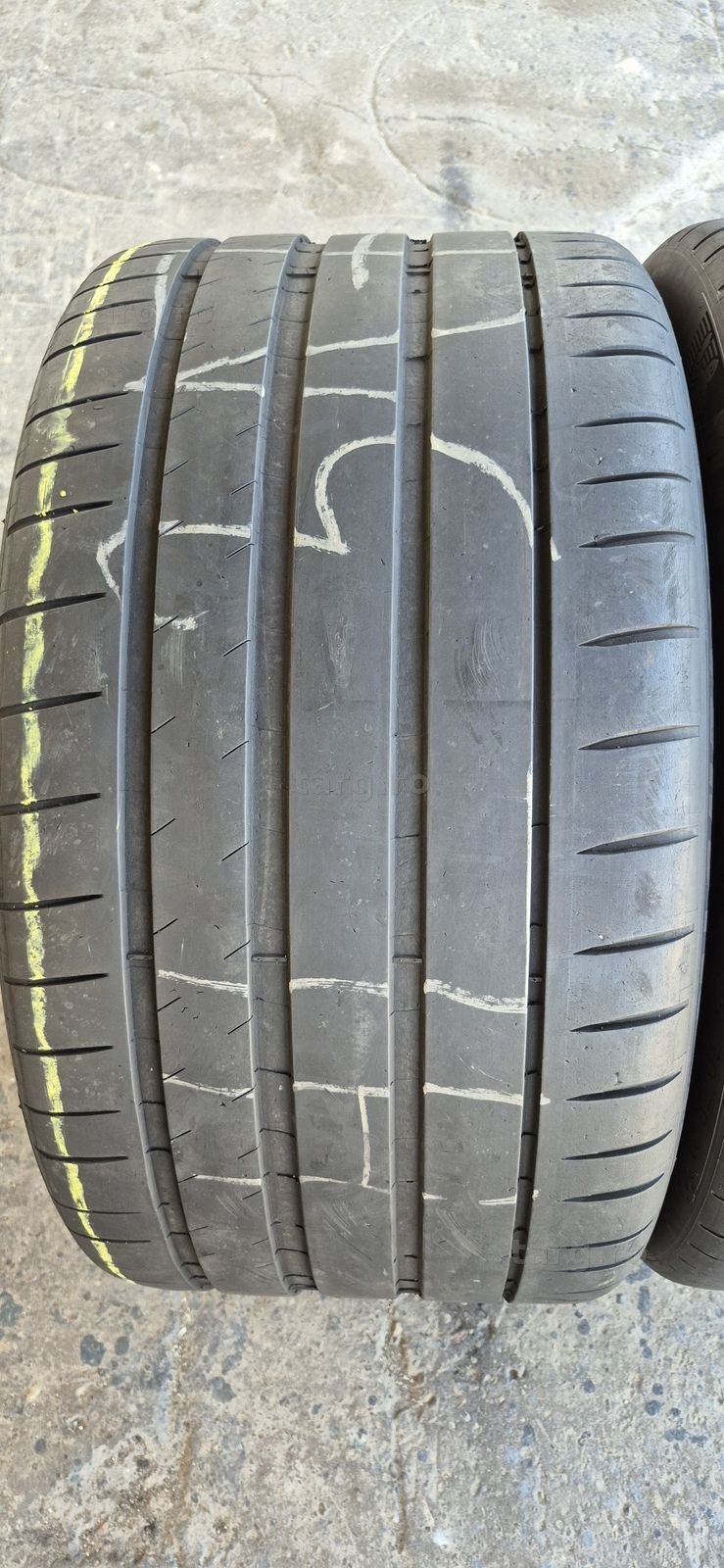 2 anvelope vara Michelin 325/30/21,dot 2021.Pretul este pe bucata. 2
