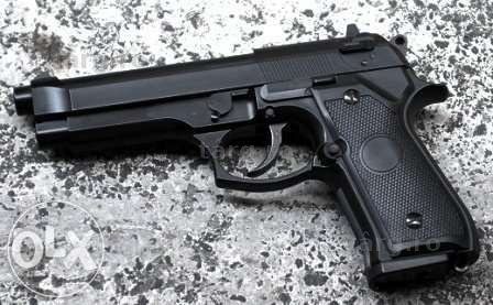 Pistol *SEMI AUTOMAT* Beretta V.2 (Cu Aer Comprimat CO2) Nou Airsoft