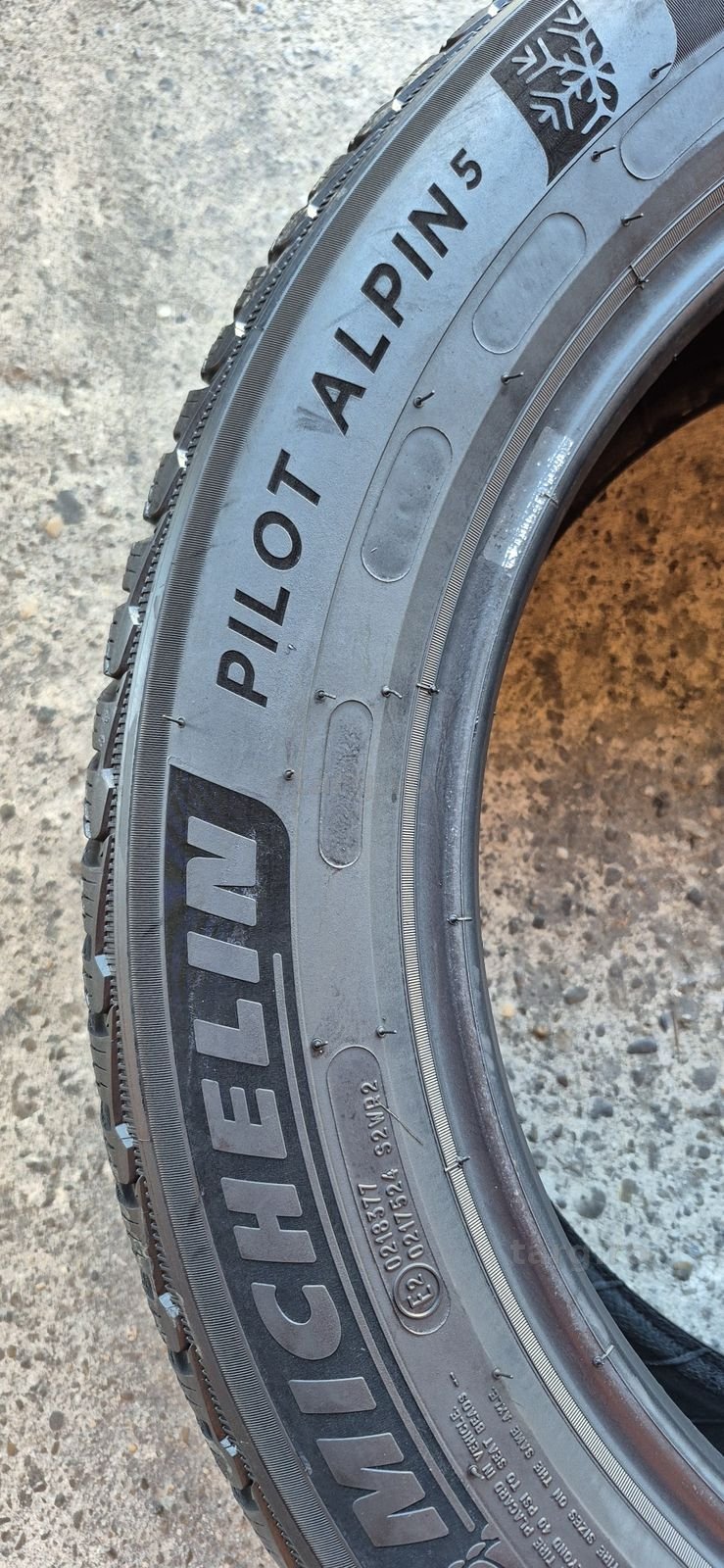4 anvelope iarna Michelin 215/55/18.Pretul este pe bucata. 5