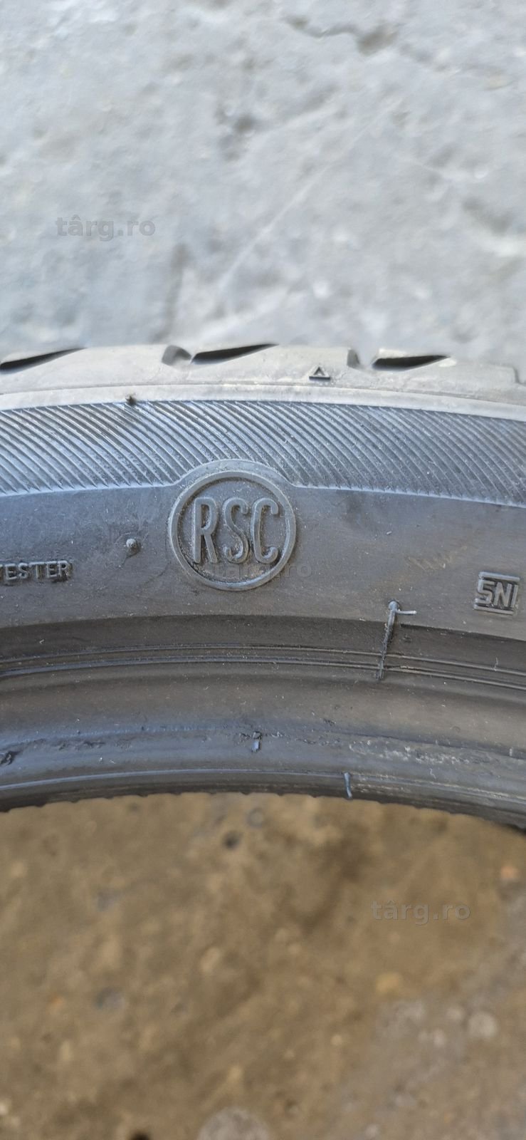 4 anvelope vara runflat Bridgestone 275/35/21.Pretul este pe bucata 6