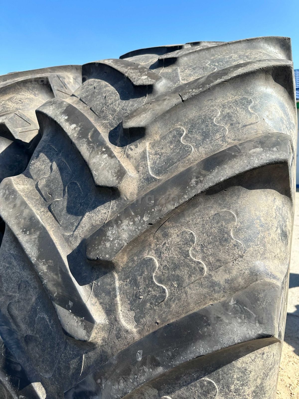710/70  R42  BKT 6