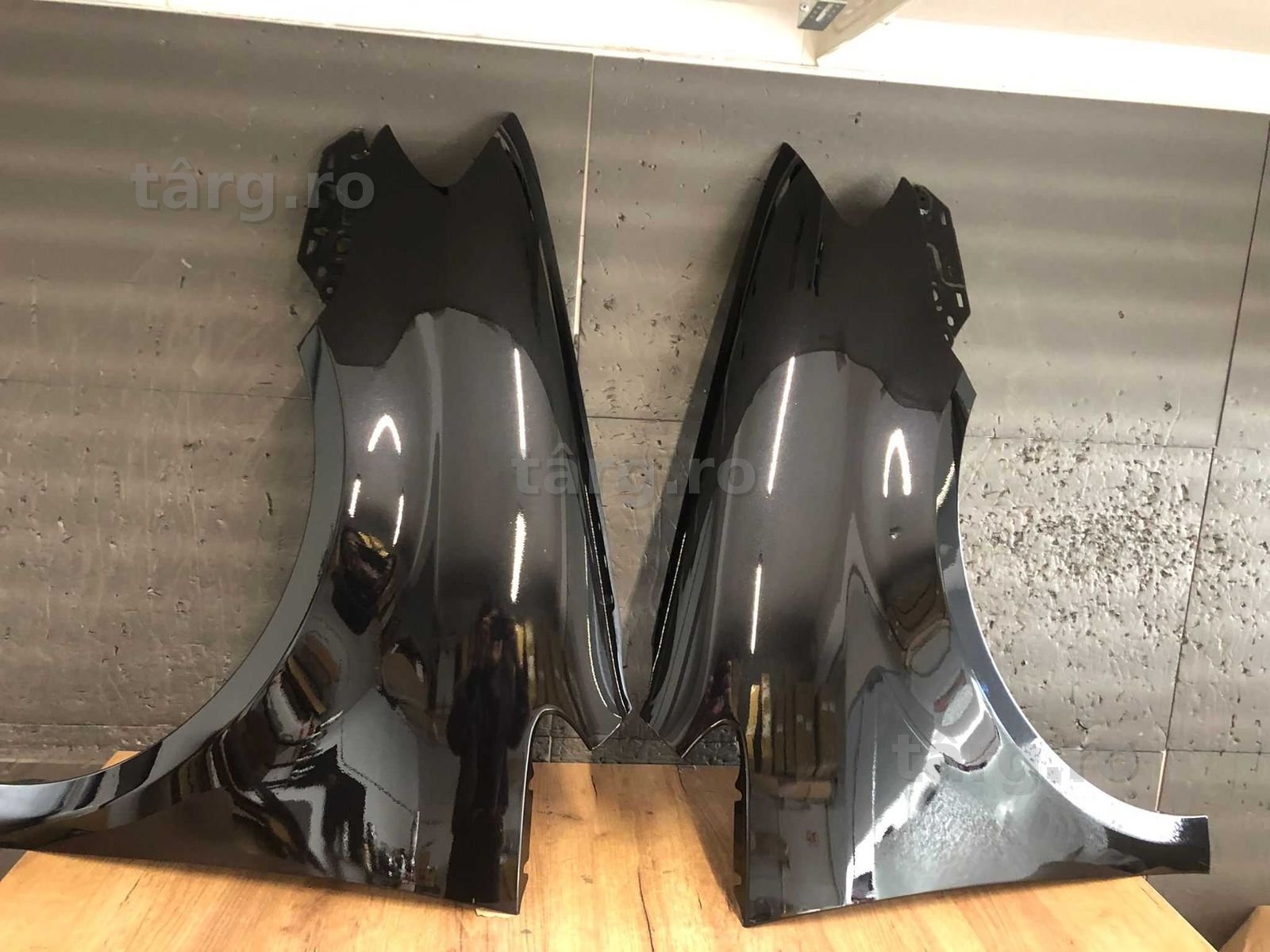 Aripa Fata Dreapta & Stanga VW Touran An 2007-2011 (LC9X (Negru))