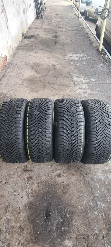 4 anvelope iarna,fata Maxxis 255/50/19,spate Falken 285/45/19.Pret/buc