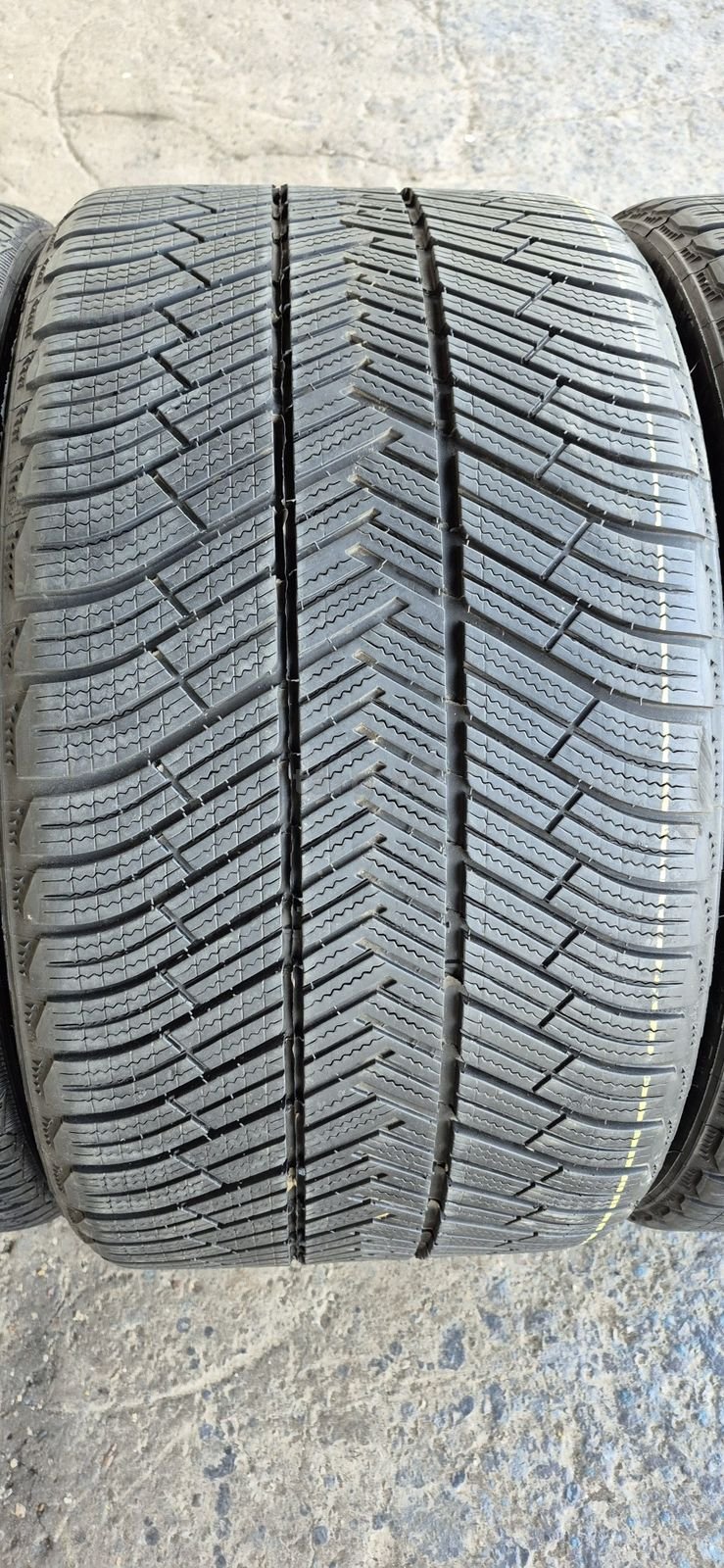 4 anvelope iarna Michelin,fata 245/35/20,spate 295/30/20.Pretul/bucata 3