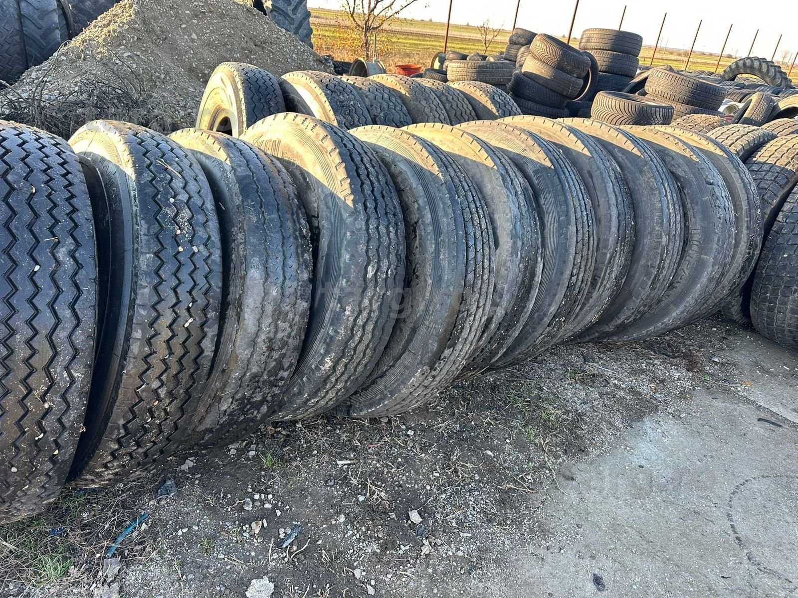 Pneuri de remorca 1100 r20 4