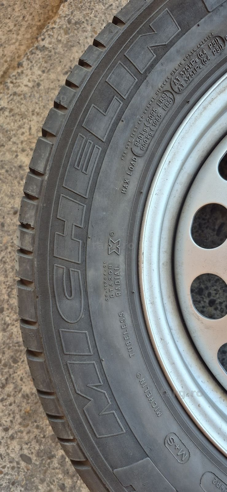 4 anvelope vara ca noi Michelin 215/65/16C,echipate cu jante R16;7Jx16H2,ET.46.Pretul este pe bucata. 4