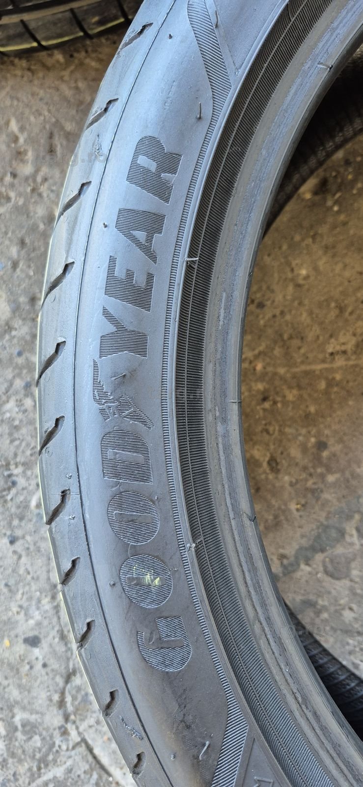 4 anvelope vara runflat Goodyear,fata 245/40/19,spate 275/35/19.Pretul este pe bucata. 4