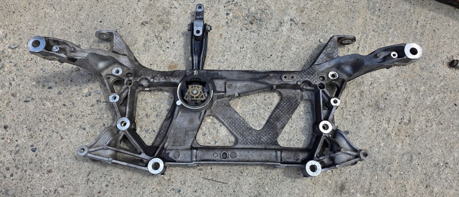 Jug motor / Cadru Vw Passat B8 2016 2017 / 2018 / 2019 2020
