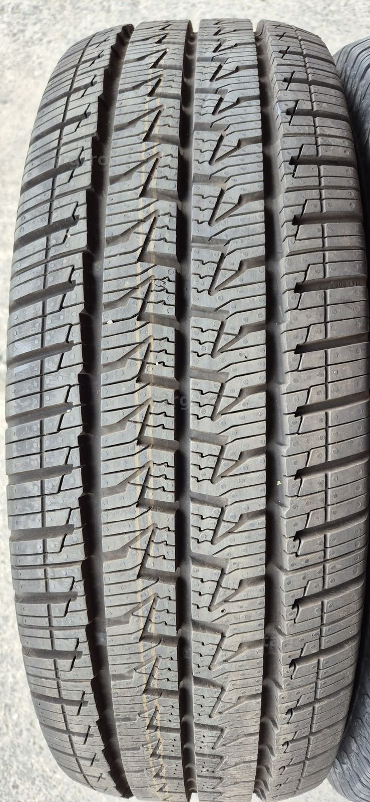 4 anvelope M+S noi Continental 225/75/16C;121/120 R.Pretul este pe bucata. 2