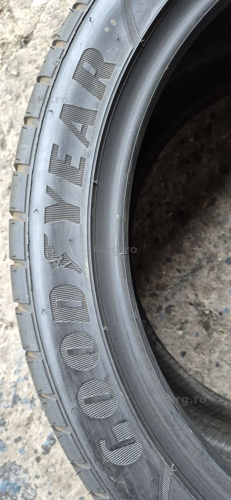 2 anvelope vara Goodyear 285/35/19.Pretul este pe bucata. 3