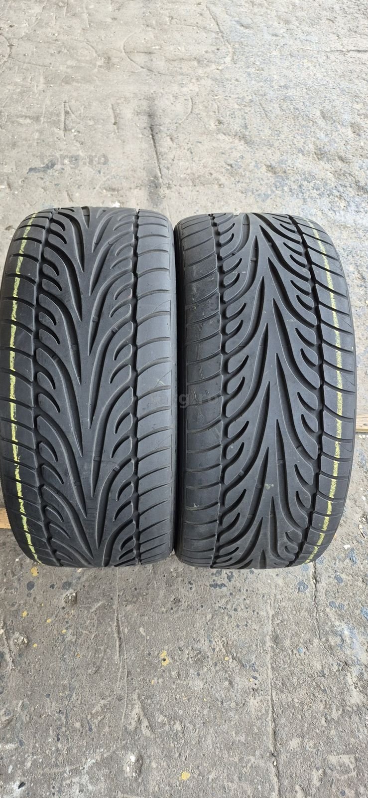 2 anvelope vara Dunlop 285/30/22.Pretul este pe bucata.