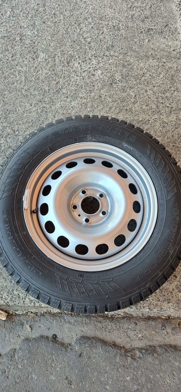 4 anvelope iarna noi Nokian Tyres 215/65/16C,dot 2022,fara janta-450 ron,cu janta-750 ron.Pretul este pe bucata. 7