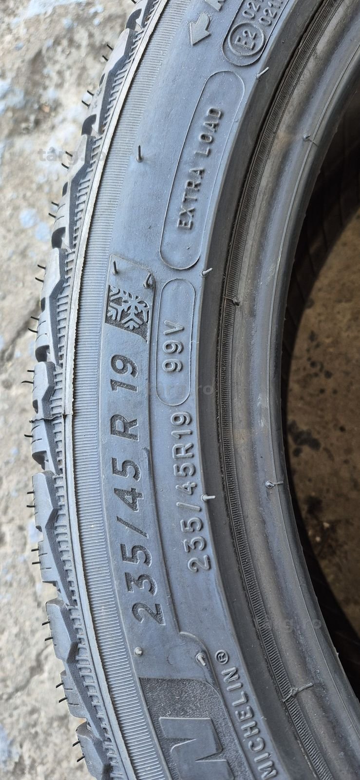 4 anvelope iarna Michelin,235/45/19.Pretul este pe bucata. 6