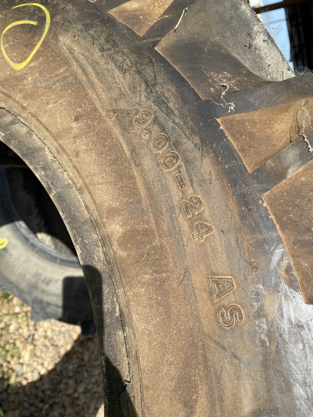 Anvelope 900 R24 2