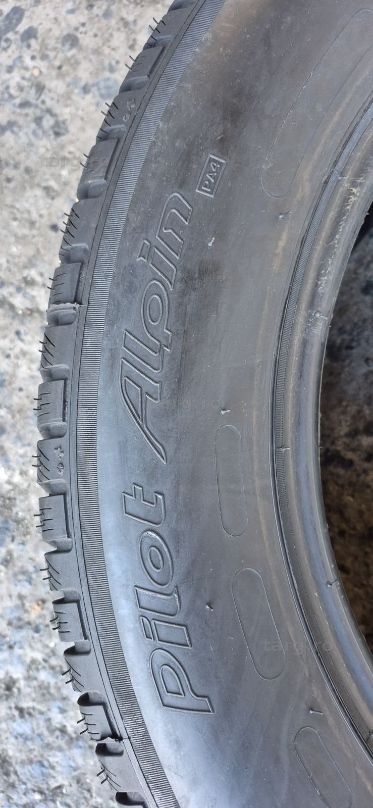 2 anvelope iarna ca si noi  Michelin,245/55/17.Pretul  este pe bucata 4