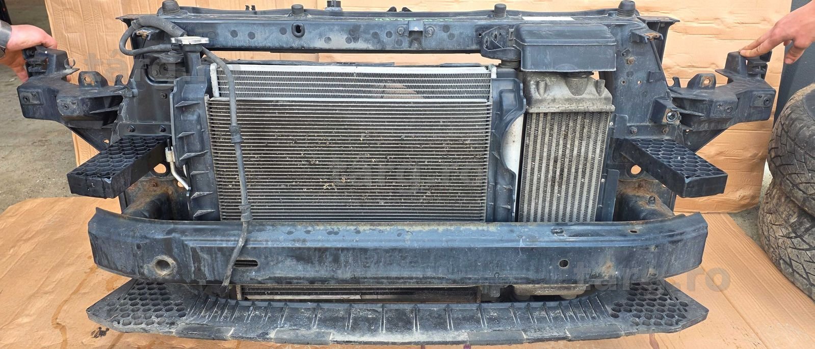 Radiator apa Hyundai IX35 2.0 CRDI Automat 2010 2011 / 2012 2013