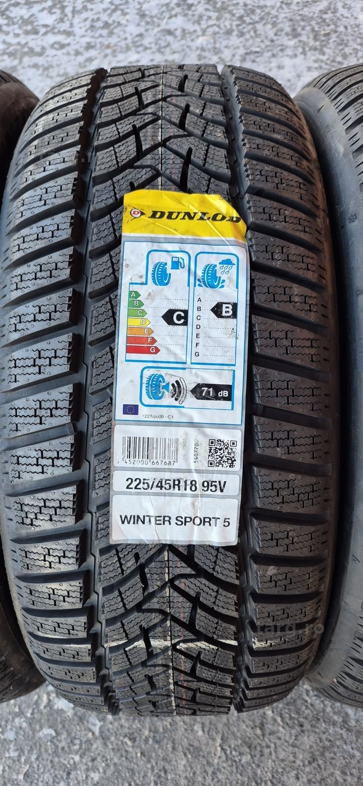 4 anvelope iarna noi Dunlop 225/45/18.Pretul este pe bucata. 3